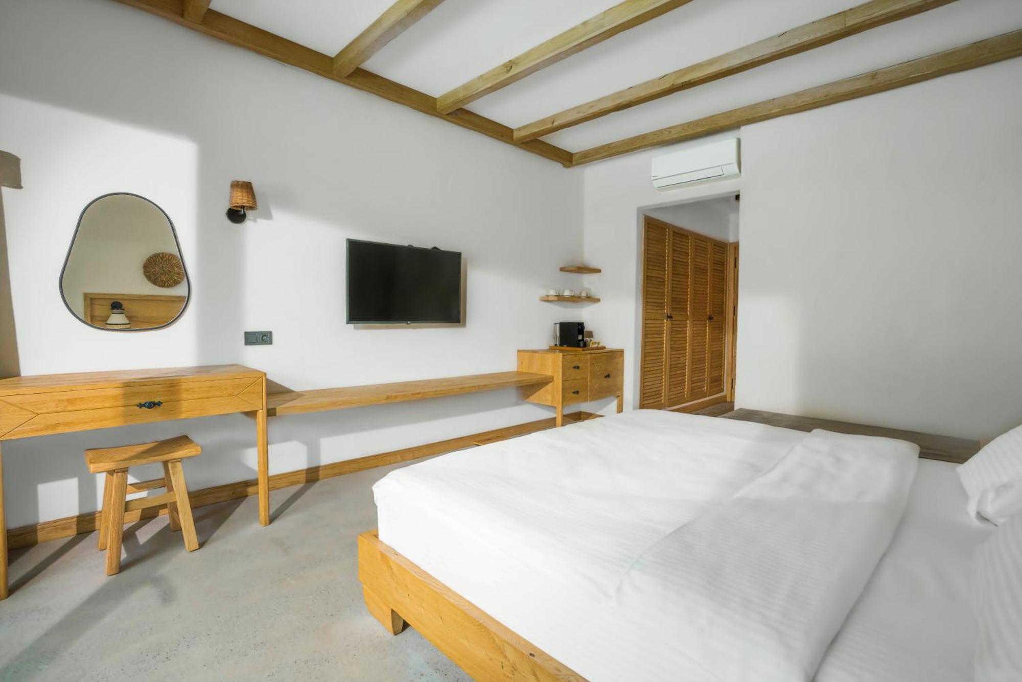 The Pearl Otel